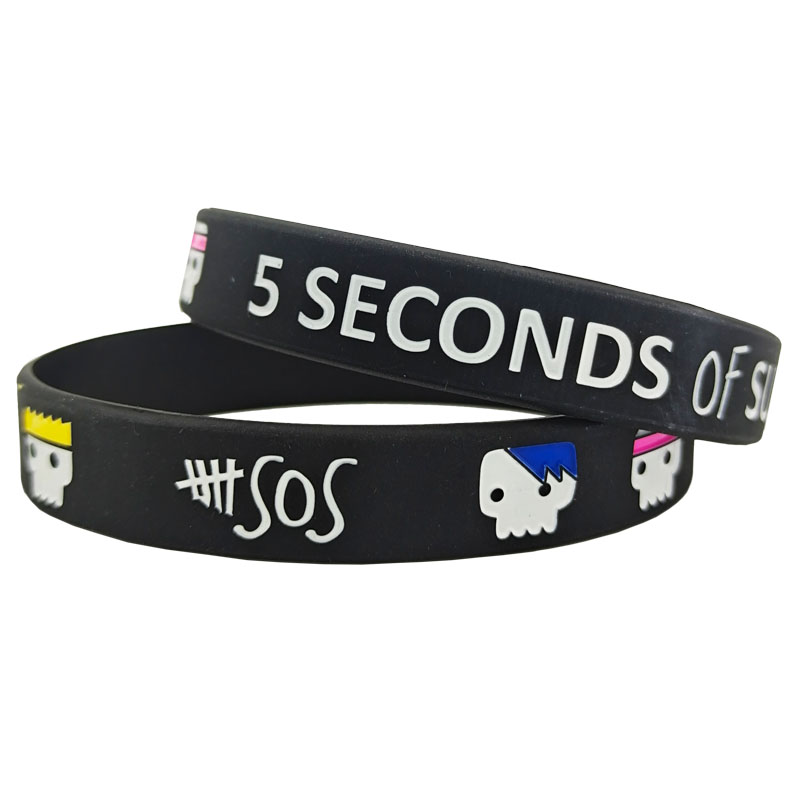Women Fashion Now - 1ชิ้นวงดนตรีดาว5sos สร้อยซิลิโคนและกำไลข้อมือเพลงแฟนเพลงสายรัดข้อมือซิลิโคนลายการ์ตูนตัวอักษรของขวัญผู้หญิงผู้ชาย SH360เจอร์